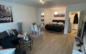 Gemuetliche, Moderne Wohnung Fuer 2-4 Personen